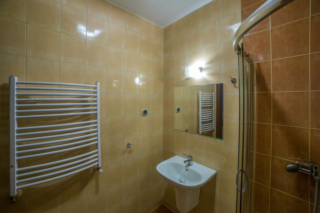 Hotel Grant Leszno  Ngoại thất bức ảnh