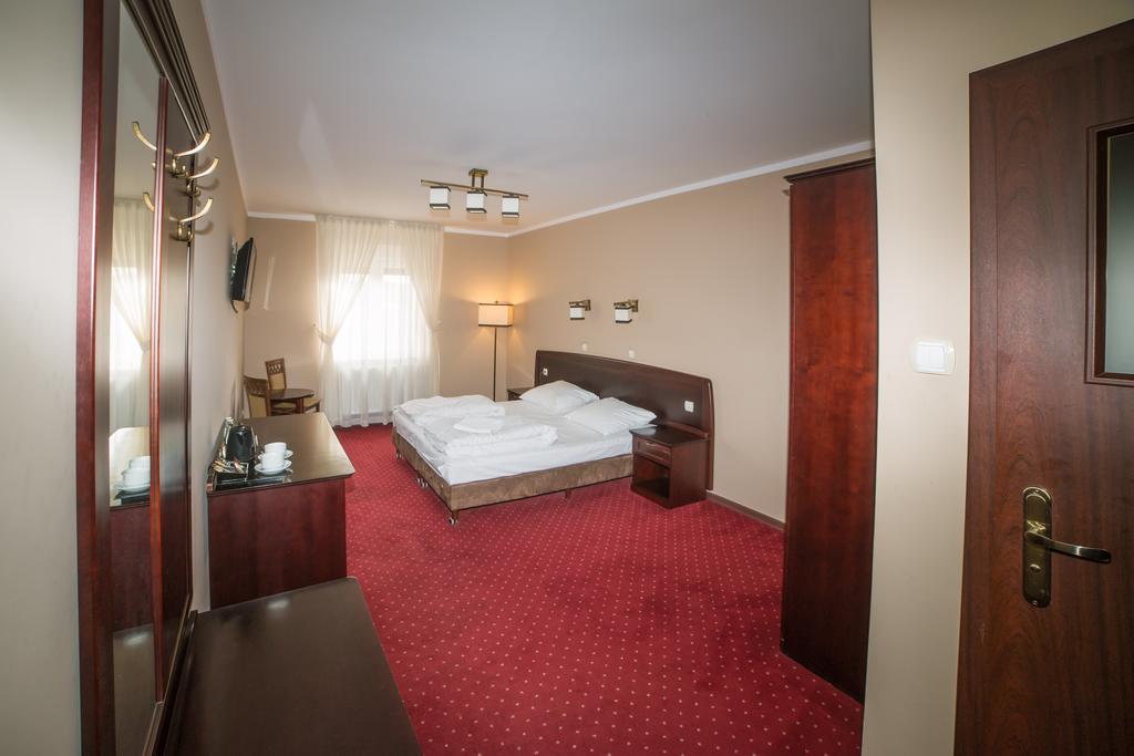 Hotel Grant Leszno  Ngoại thất bức ảnh