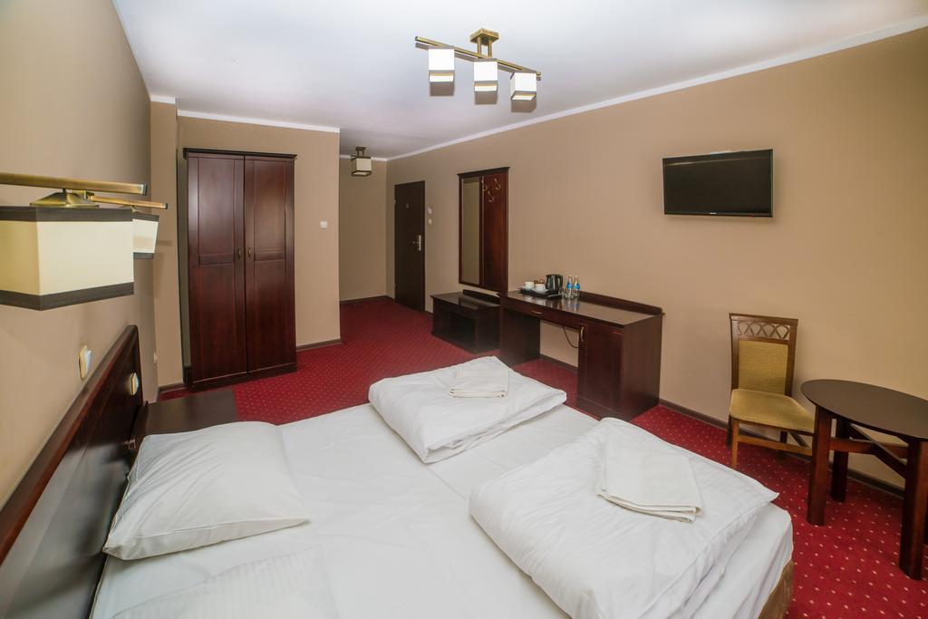 Hotel Grant Leszno  Ngoại thất bức ảnh